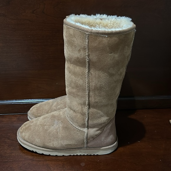 Cozie Steps size 9 chestnut tall genuine sheepskin. - Picture 5 of 8